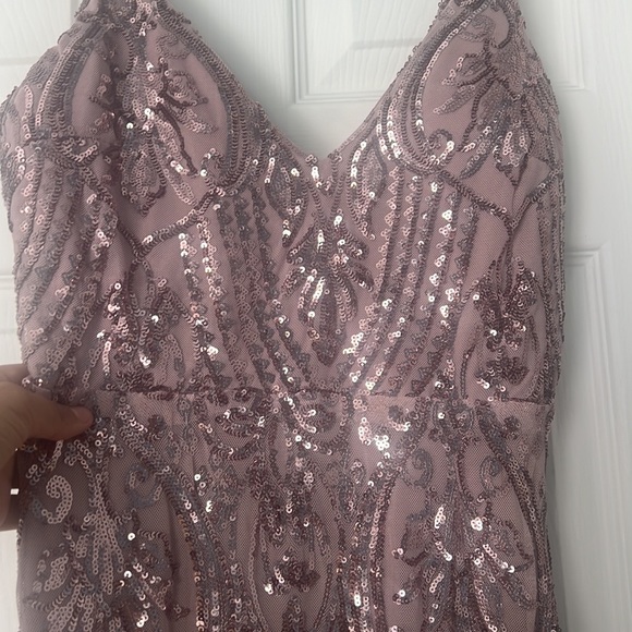 Elegant dress for special occasions only worn once - Picture 7 of 8